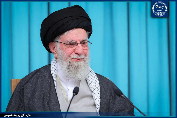تنها راه علاج و پیشرفت کشور قوی شدن در همه ابعاد نظامی، علمی، دولتی، ساختاری و سازمانی / هیچ ملت با شرفی، مذاکره همراه با تهدید را قبول نمی‌کند
